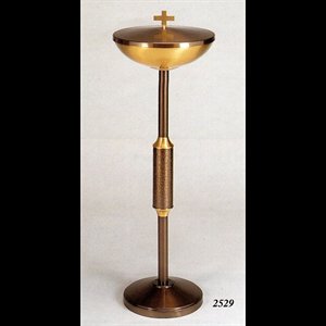 Fonts baptismaux 44.5" (113 cm) Ht., 15.75" (40 cm) Diam.