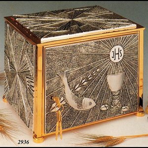 Tabernacle 14 3/8" x 11.5" x 10 7/8" h. (36,5 x 29 x 27,5cm)