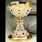 Calice 6 7/8" (17.5 cm) Ht., Coupe 4.5" (11.5 cm) Diam. - Hauteur: 6 7/8" (17.5 cm) / Diamètre coupe: 4 1/2" (11.5 cm) / Coupe en argent sterling / Filigramme en argent fait à la main par un arstite italien. / N.B.: Lorsque l'article n'est pas en stock et qu'il est "disponible sur commande", le délai de réception est d'environ 4 semaines....