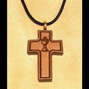 Pendentif croix & corde en cerisier verni, 1 1/8" (2.9 cm)
