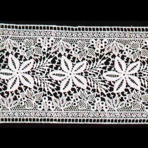 Embroidered Lace #722 / yard (5 1/2" wide)