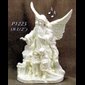 Ange Gardien musical 8.5" (21.6 cm) en porcelaine