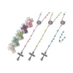 Boîte forme croix, chapelet 4 mm plastique, coul. Assorties Boîte forme croix, chapelet 4 mm plastique, coul. Assorties